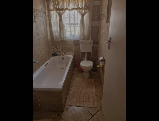 3 BEDROOM FREEHOLD FOR SALE IN THE ORCHARDS